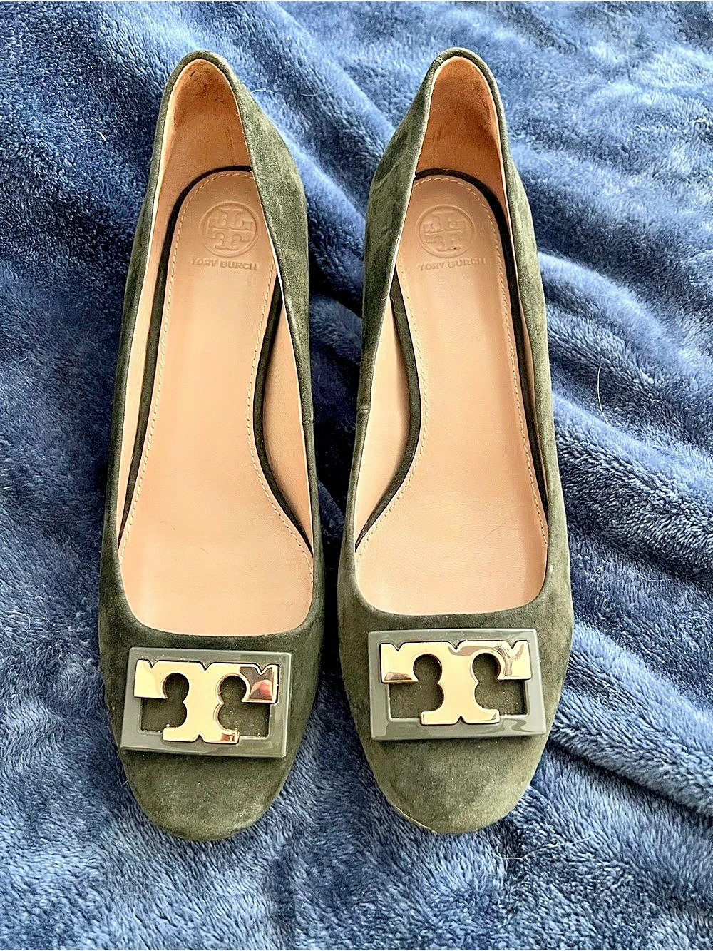 Tory Burch Gigi Suede Block Heel Pump Green. Grest fall color
